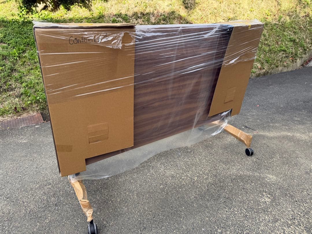 未使用 Vitra McCobbley Hobby Table