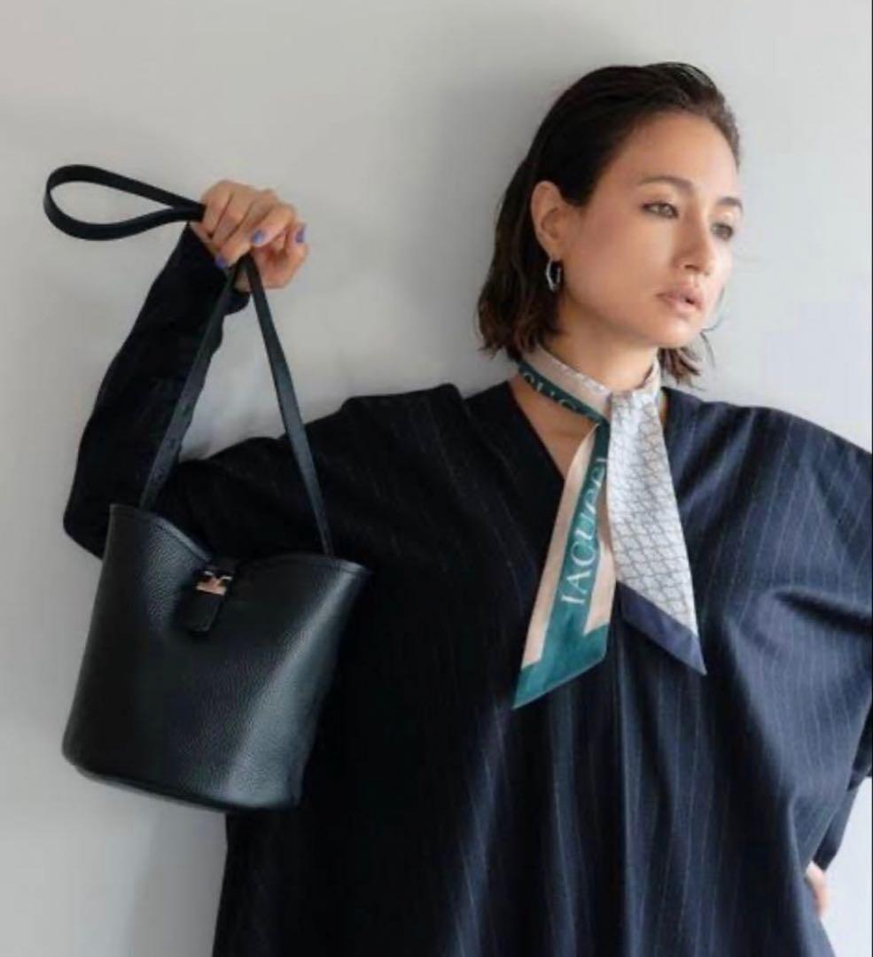 イアクッチ　ショルダーバッグ