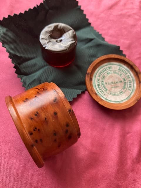 ギョーム　松脂　希少木箱　　新品の松脂付属