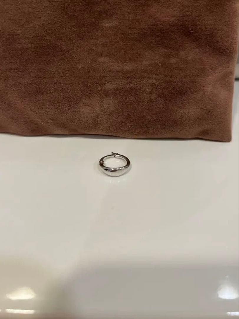 【ete】K10WG フープ ピアス　ホワイトゴールド　※片耳のみ