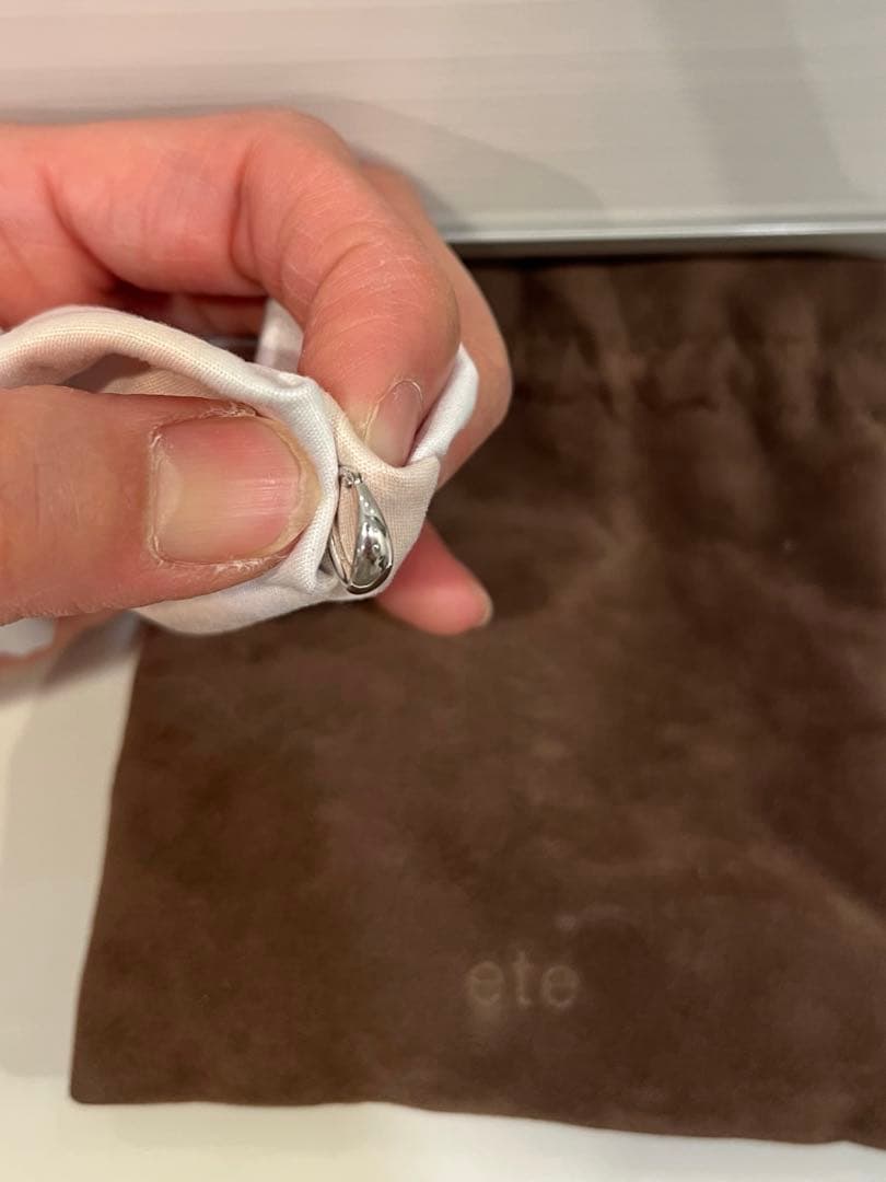 【ete】K10WG フープ ピアス　ホワイトゴールド　※片耳のみ