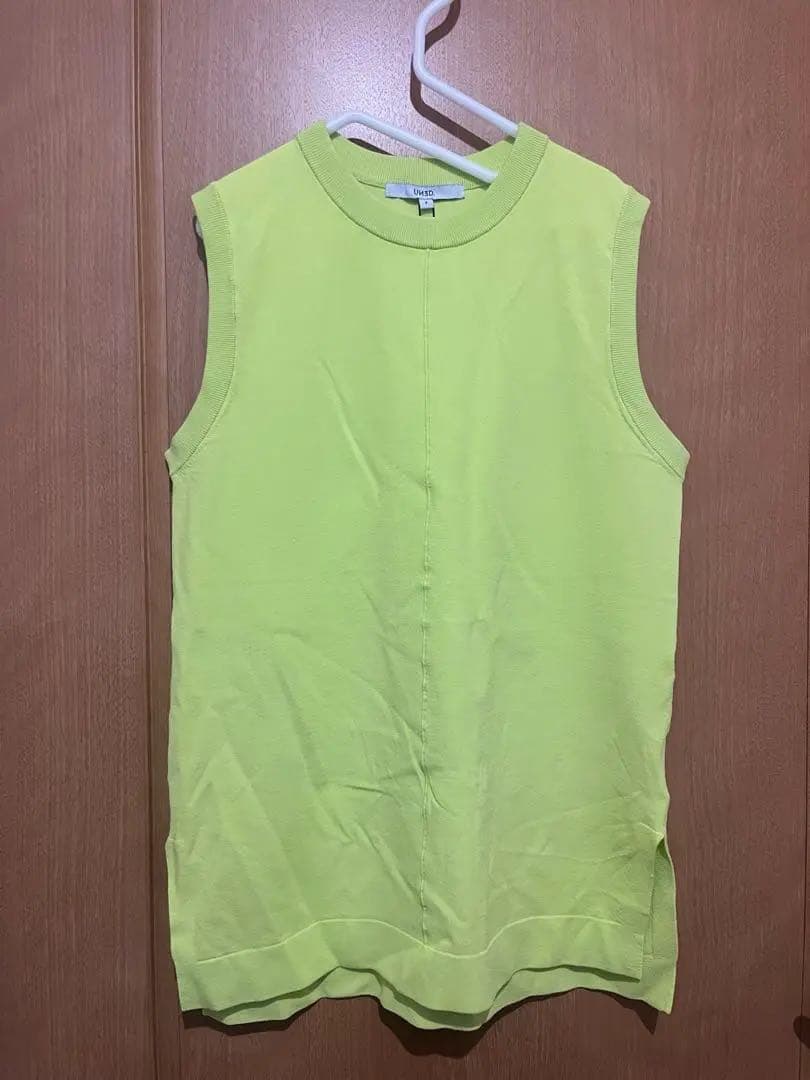 美品　UN3D ニットタンクトップ
