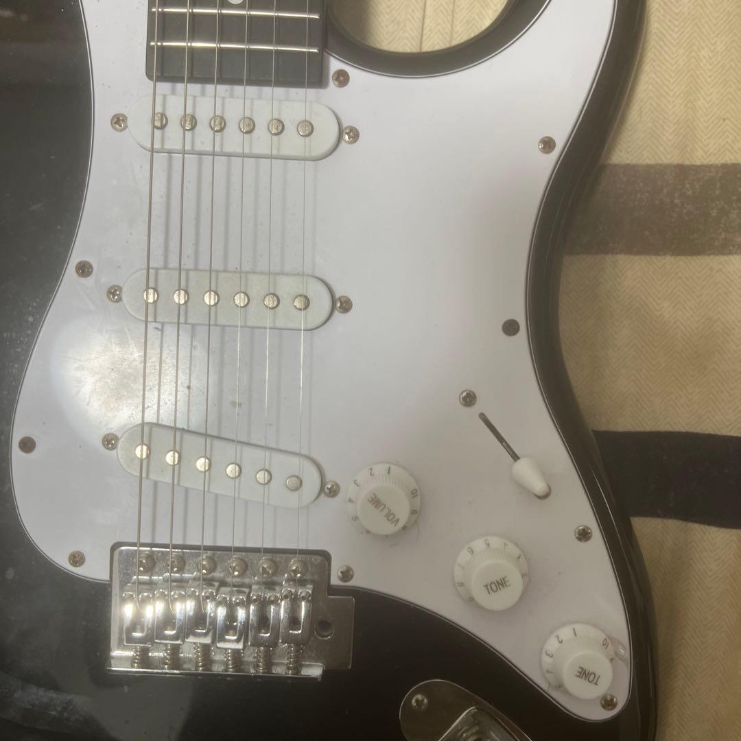 ストラトキャスタータイプ ブラックエレキギター