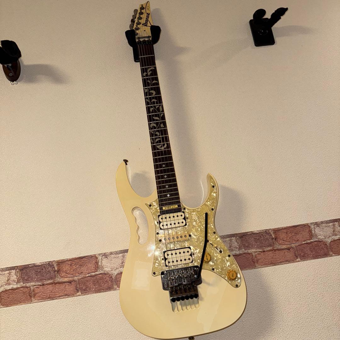 Ibanez JEM555 White Steve Vai シグネチャーモデル