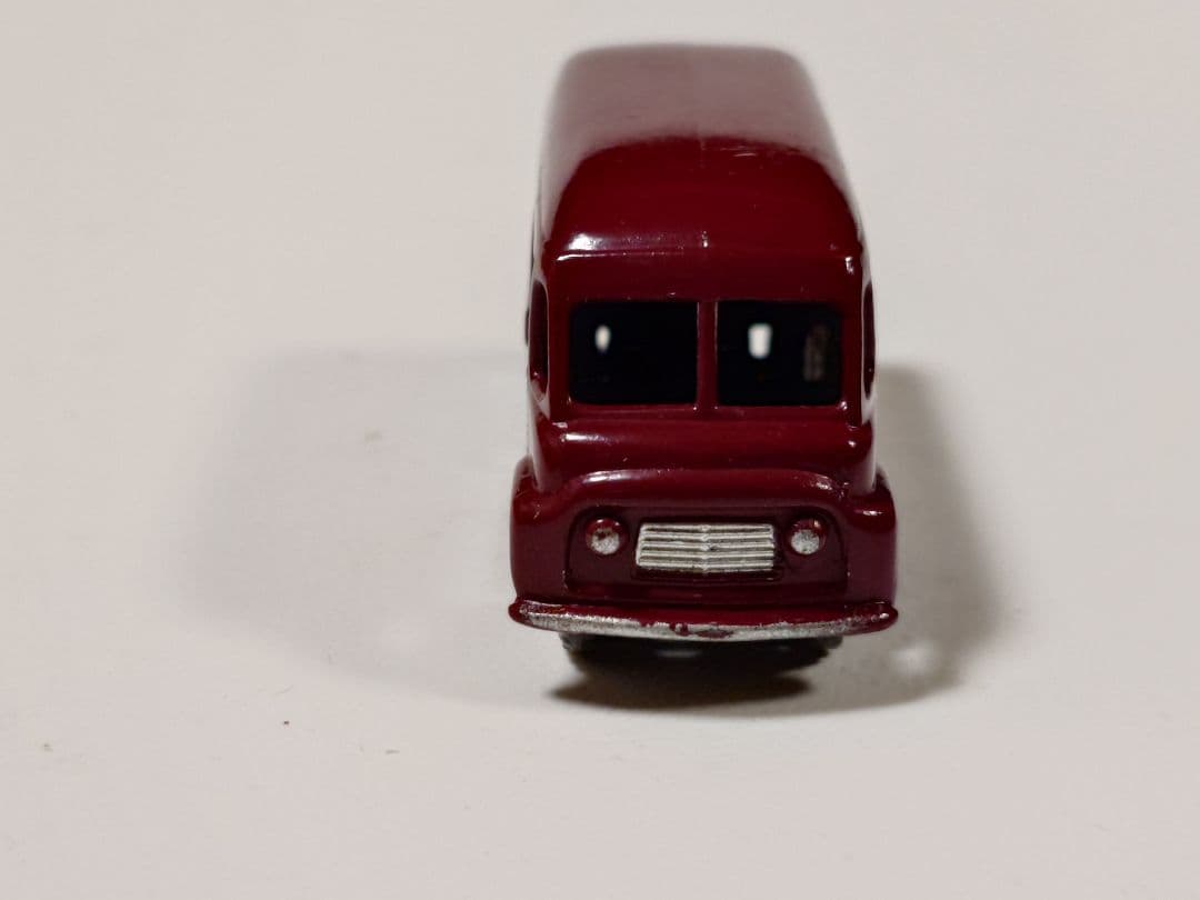 ミニカー MATCHBOX No.69 COMMER 30 CWT VAN Nestles