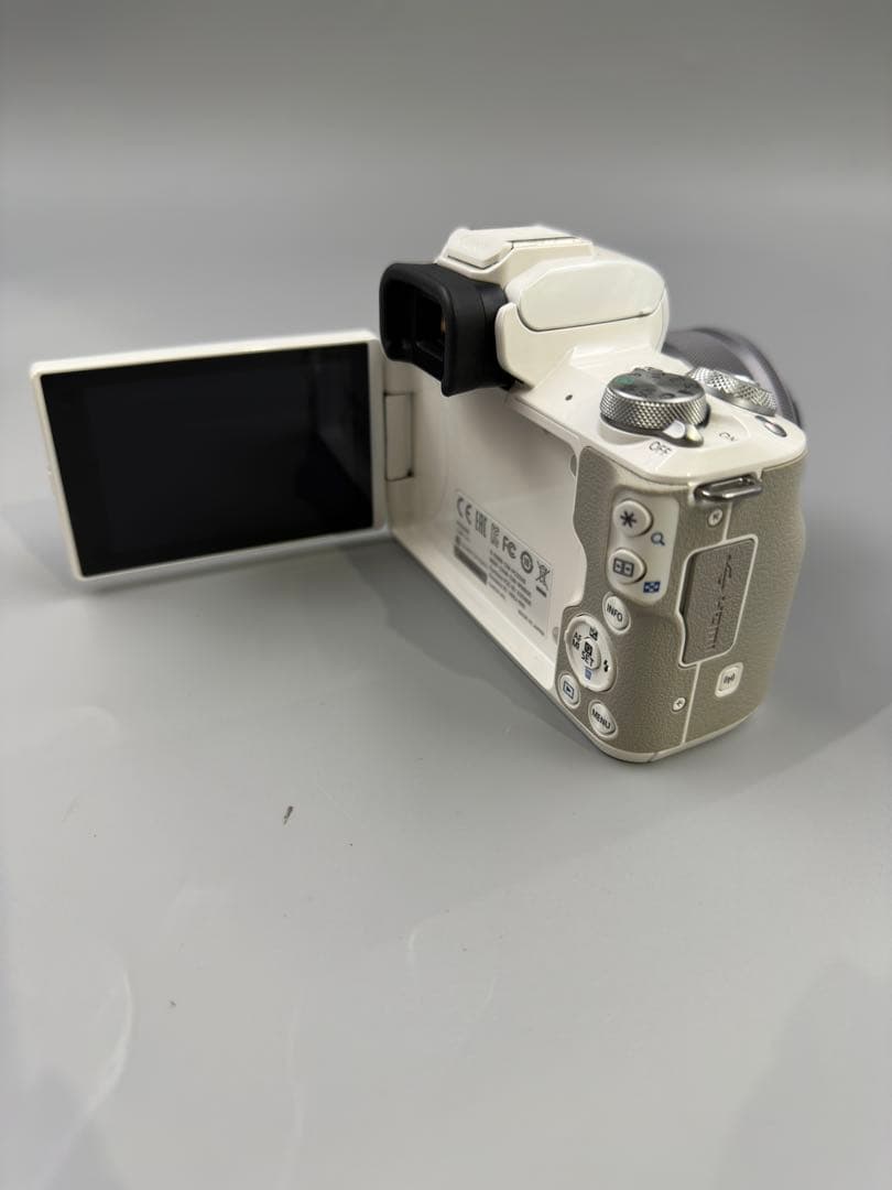 ☆Canon EOS Kiss M ホワイト EOSKISSMWH-BODY