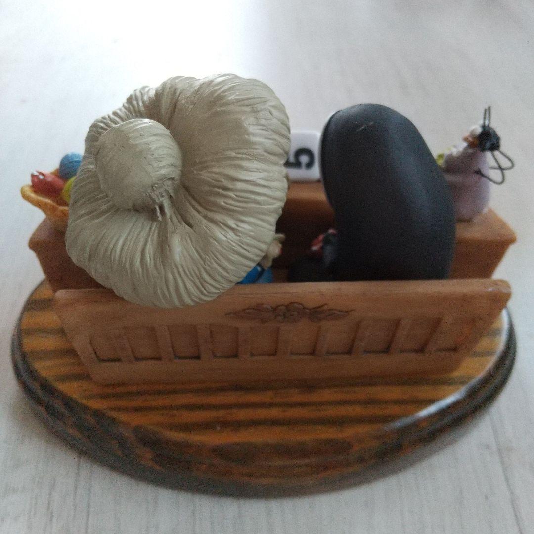 美品　廃盤品　千と千尋の神隠し フィギュア　万年カレンダー　ジブリ