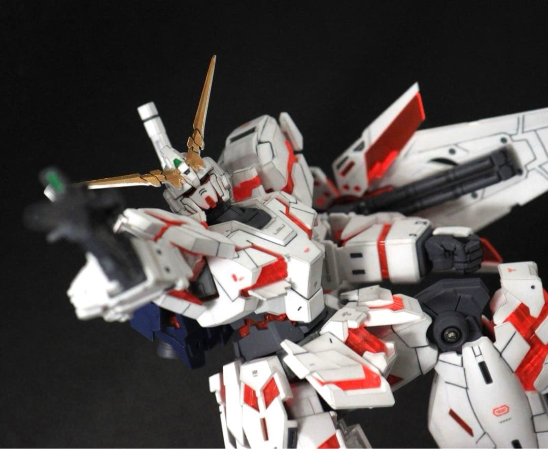 ユニコーンガンダム　完成品【ブラックライト・スタンド付き】