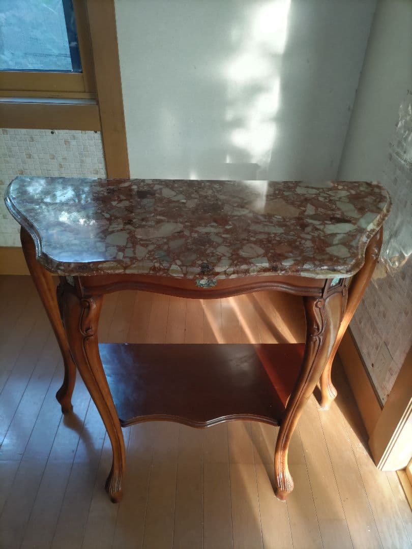 大理石天板の西洋家具
