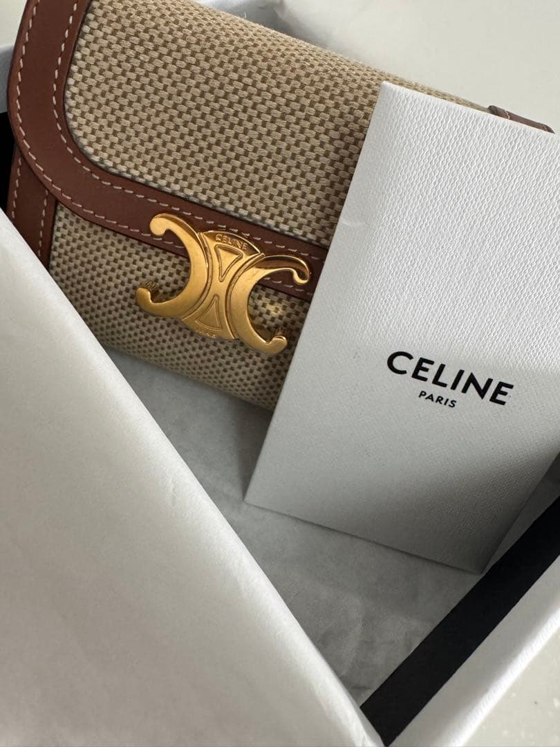 完売　人気　セリーヌ　ウォレット　トリオンフ　カーフスキン　キャンバス