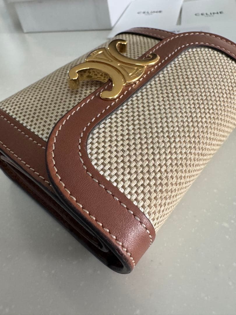 完売　人気　セリーヌ　ウォレット　トリオンフ　カーフスキン　キャンバス