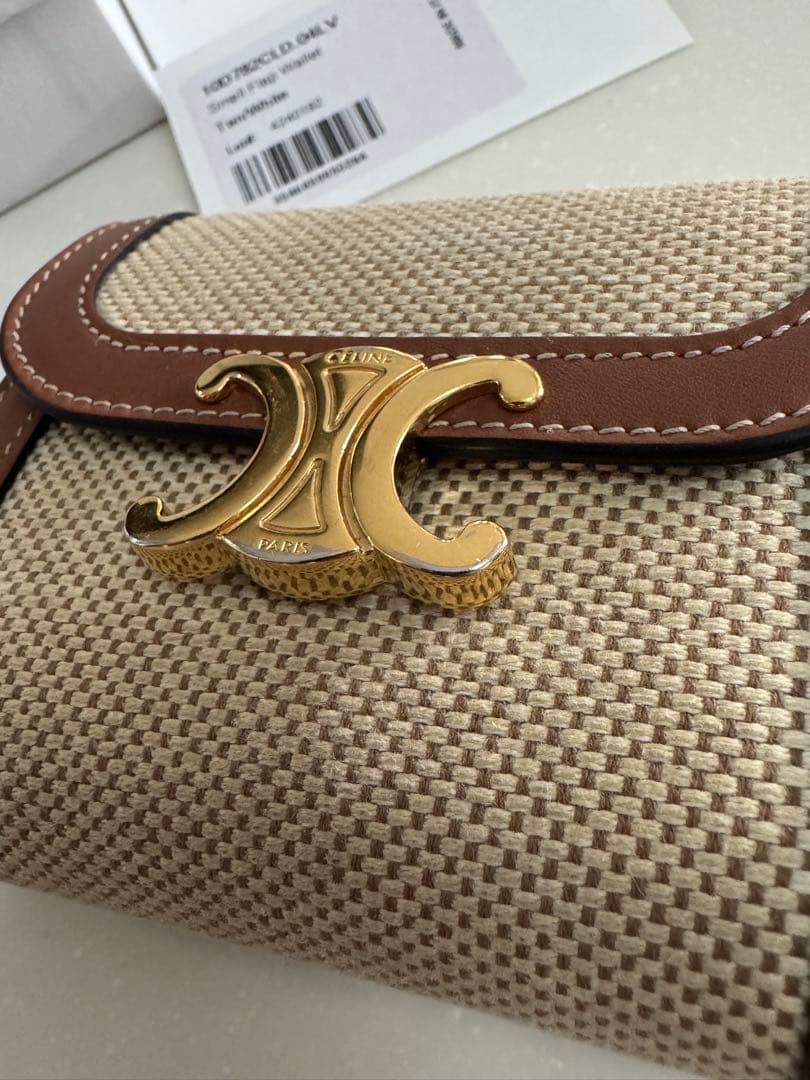 完売　人気　セリーヌ　ウォレット　トリオンフ　カーフスキン　キャンバス