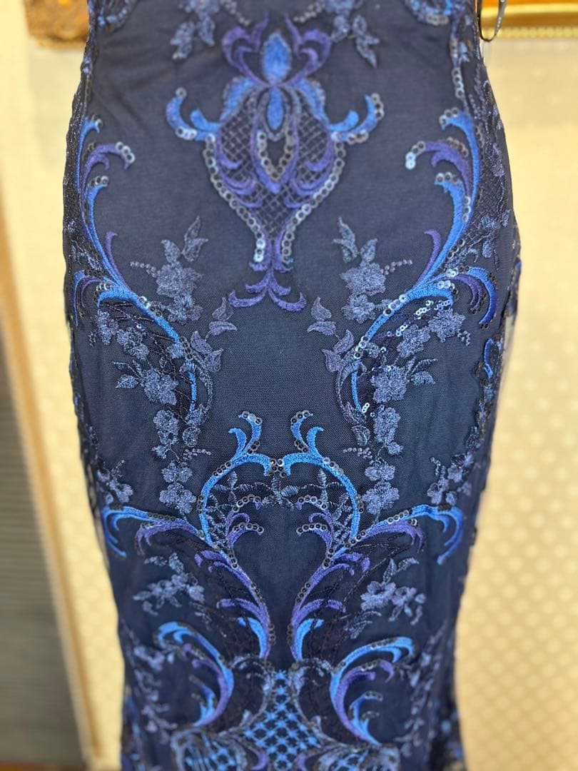 ネイビーブルー 刺繍入り マーメイドラインドレス