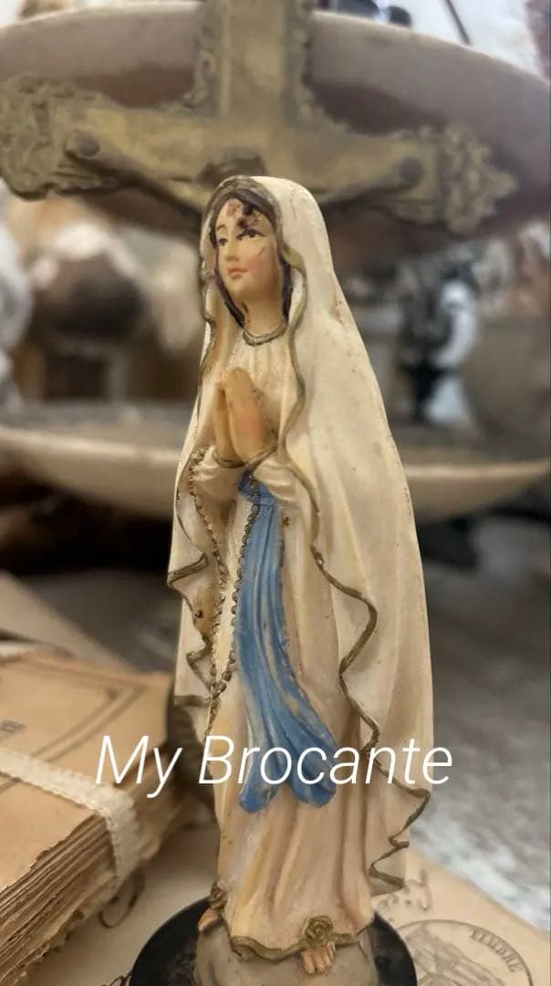 アンティーク雑貨 Small old religious statue.