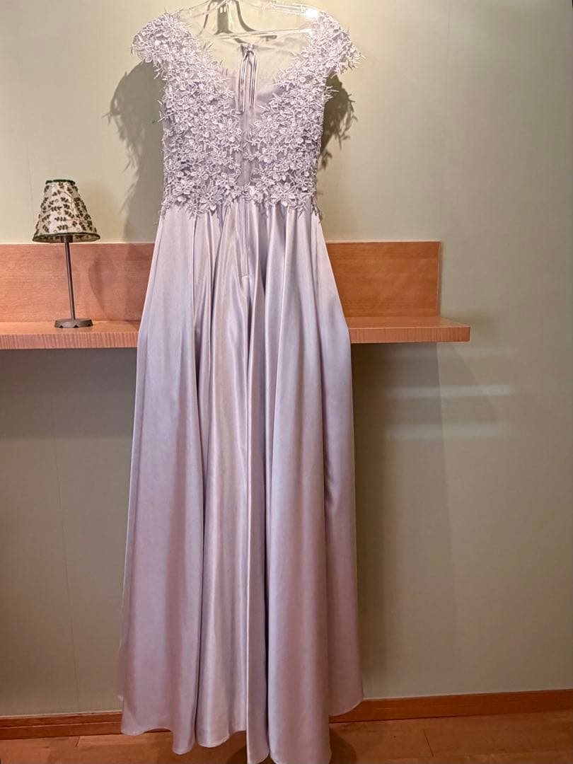 【売約済み】シルバーの刺繍入りロングドレス