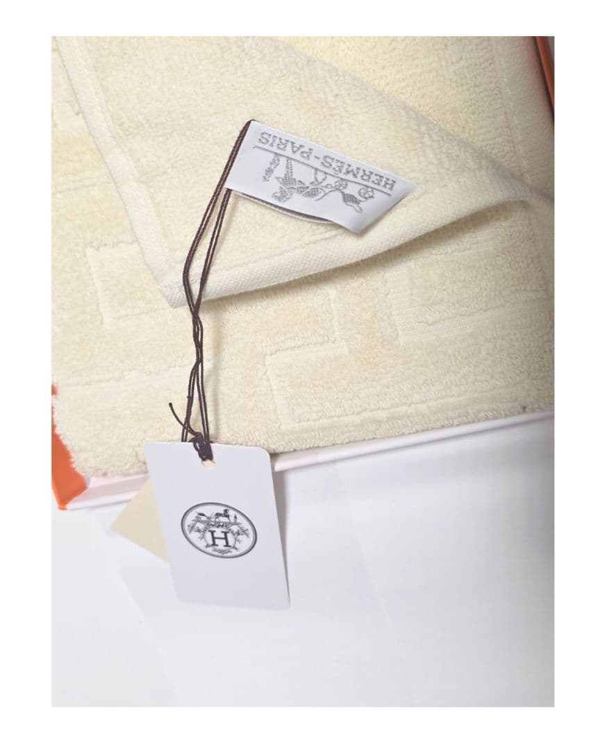 新品 HERMES タオルハンカチ クリーム色 H柄 エルメス プレゼント