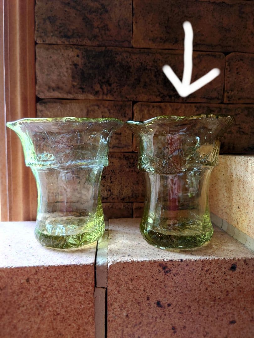 野田収　個展作品　手びねりのグラス(Ａ）新島硝子　コーガ石　自然の緑色