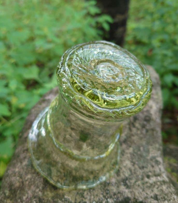 野田収　個展作品　手びねりのグラス(Ａ）新島硝子　コーガ石　自然の緑色