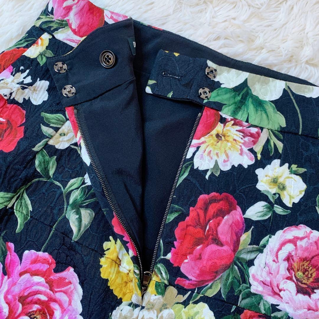 DOLCE & GABBANA シルク花柄スカート ブラック　ボタン　40サイズ