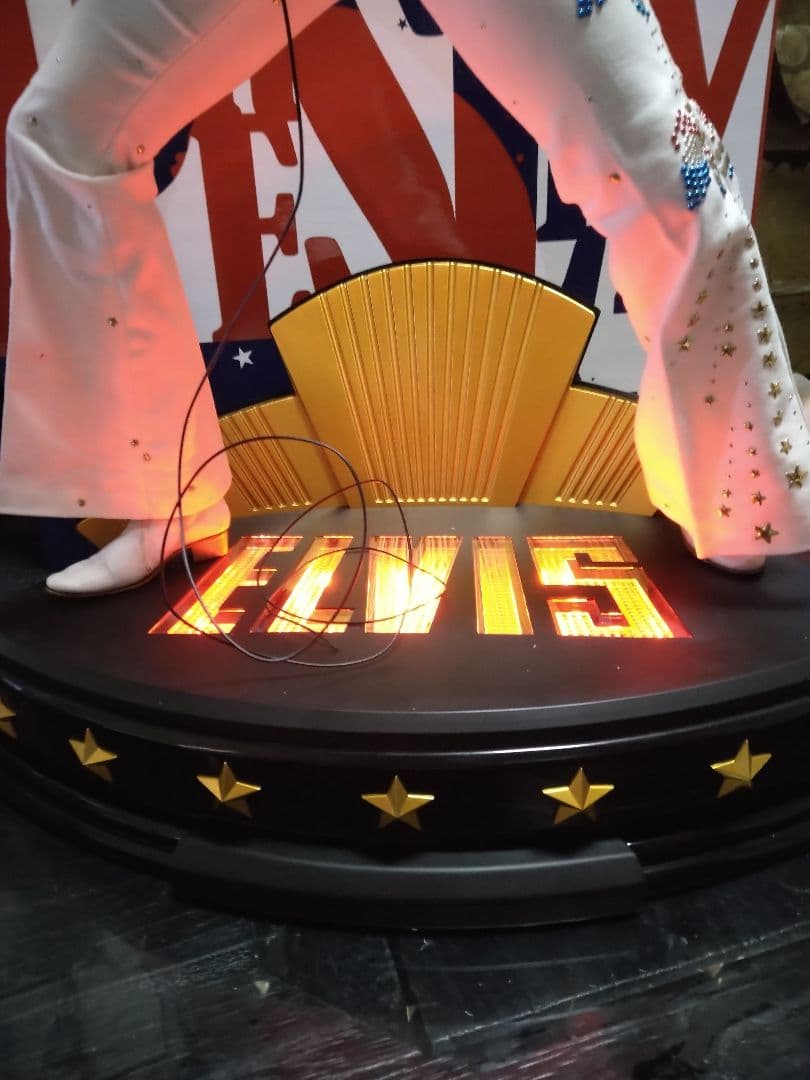 入手困難❄永遠のスター☆エルビス・プレスリー フィギュア1/4スケール(別顔付き