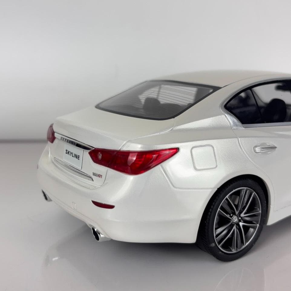 京商 1/18 日産 スカイライン 350GT Hybrid KSR18005W