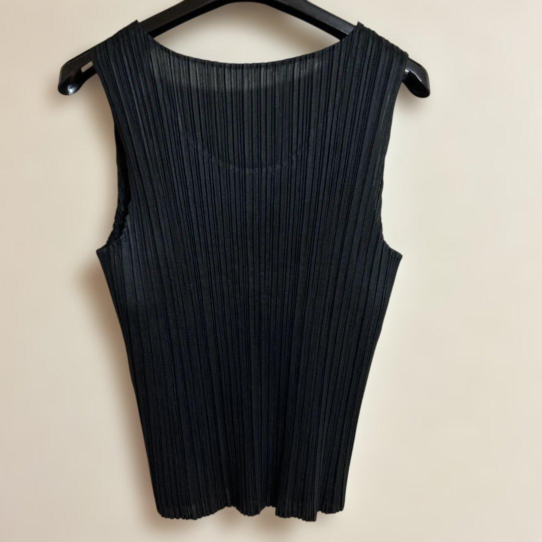 ✴︎PLEATS PLEASE✴︎黒 プリーツ タンクトップ