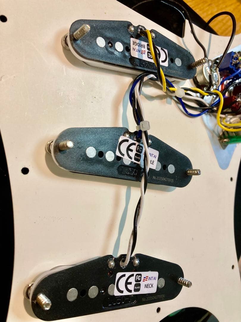 ☆美品 ローノイズピックアップ搭載　新機能を追加したMavis ST