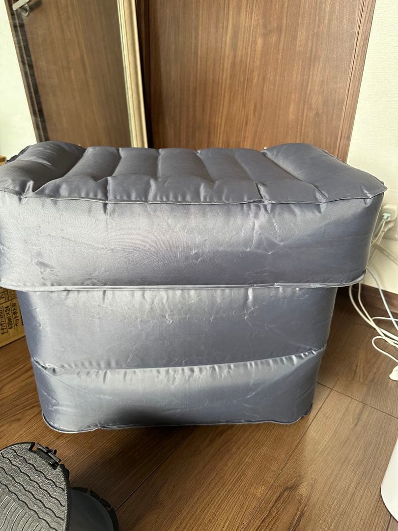 フライトット　フットレスト　飛行機足置き