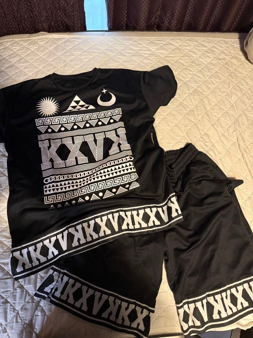 倖田來未グラフィックプリント 黒 セットアップ