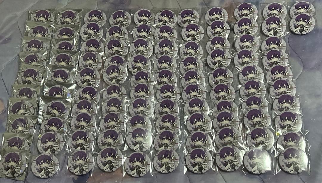 （限定大幅値下げ中）志麻　Violet缶バッジシマエナガ