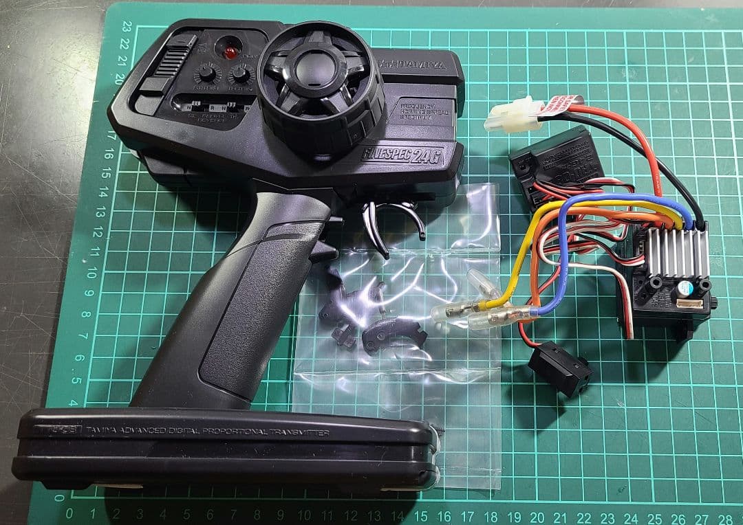 タミヤファインスペック2.4G受信機、アンプ、サーボのセット