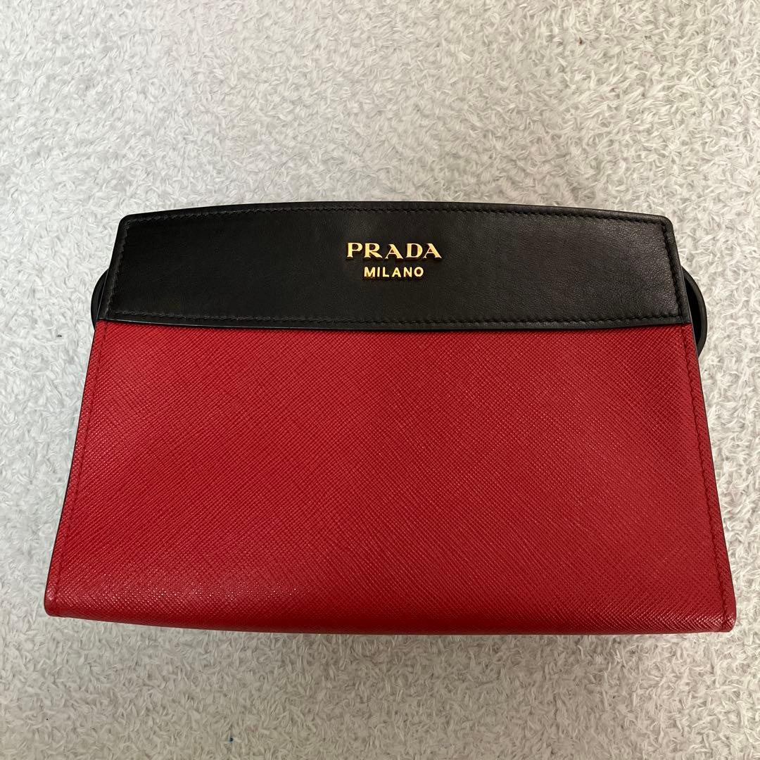 ショルダーバッグ 1BH043 レッド ブラック サフィアーノレザー PRADA