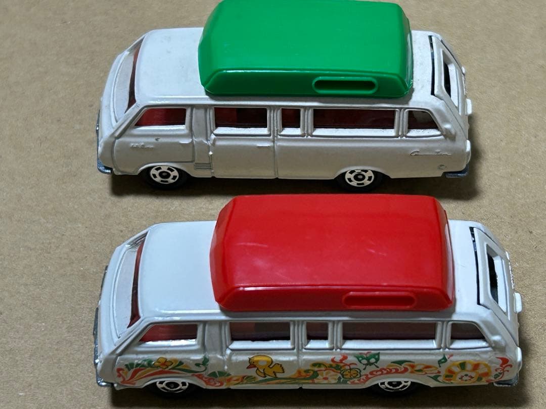 トミカ トヨタ ハイエースコミューター キャンピングカー 2台セット