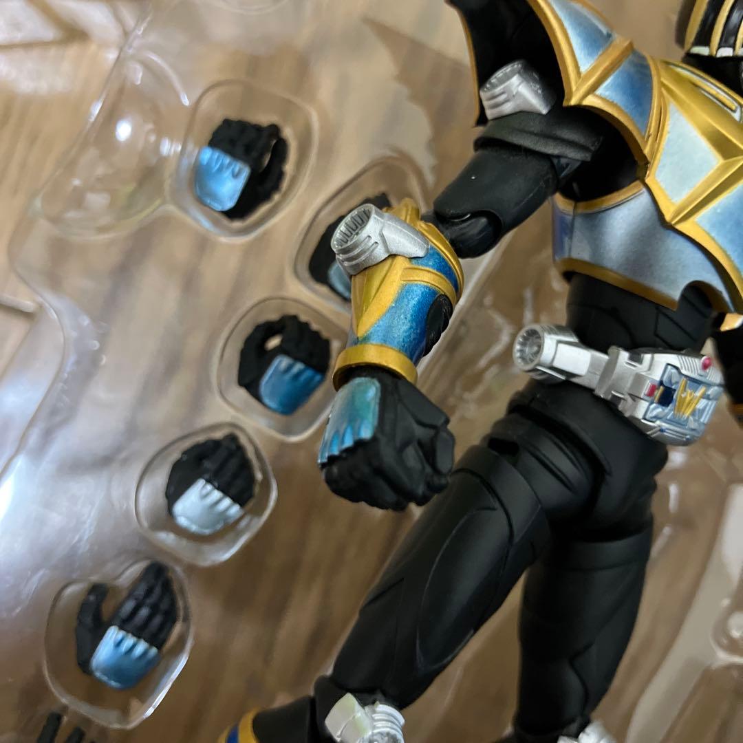 フィギュアーツ　仮面ライダー　ナイト　サバイブ　龍騎　リュウキ　ガヴ　ギーツ