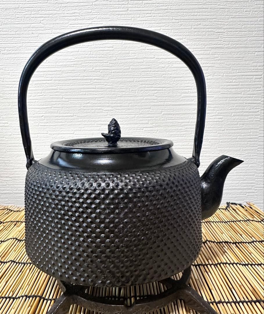 未使用品　成龍堂鋳造所 伝統工芸士 及川　齋（齋峰)造　１８型アラレ　南部鉄瓶