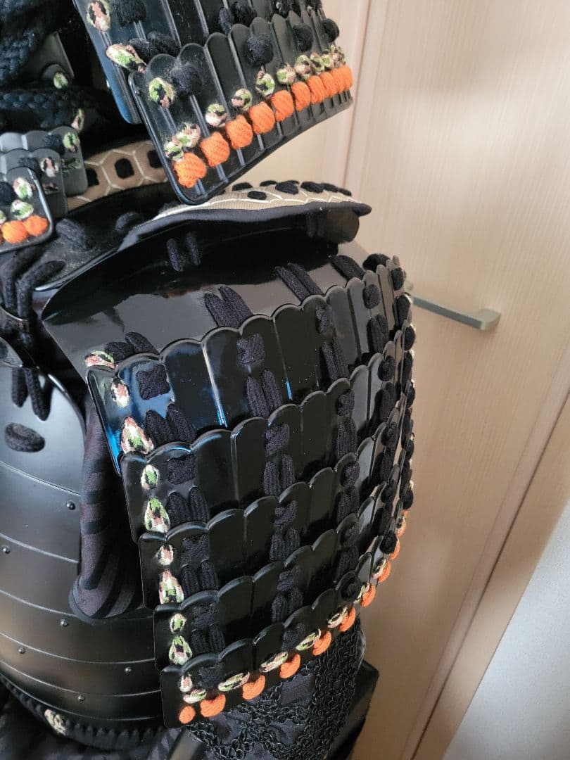黒糸威黒艶消鋲綴二枚胴具足（頭形兜)等身大　丸武・鎧立・櫃　年末大特価