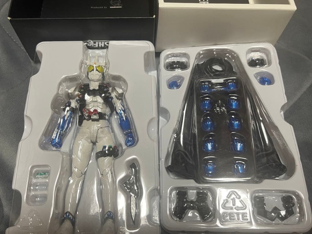 【開封品】フィギュアーツ　仮面ライダーエターナル