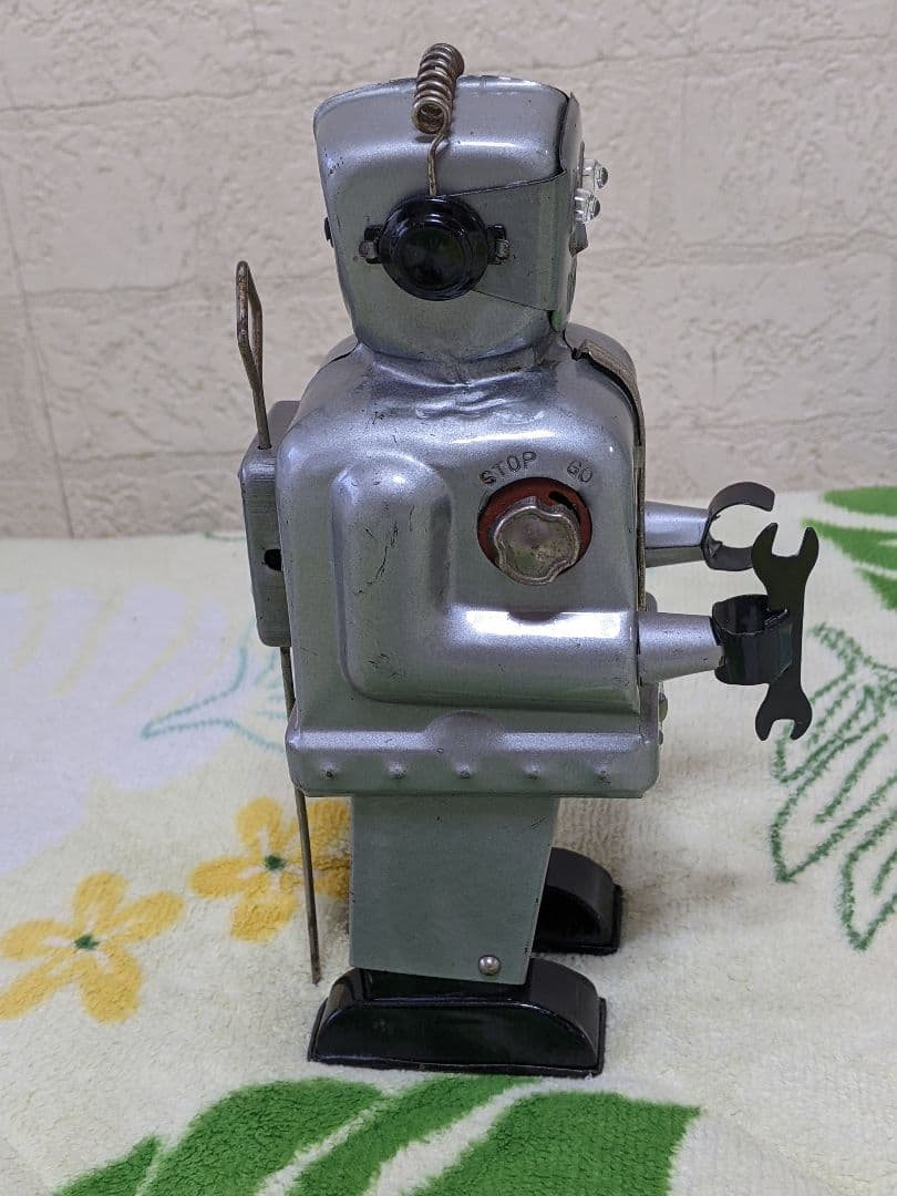 ぴ*み様 〈当時物〉ブリキ ズーマーロボット（電動式〈電池〉）不動