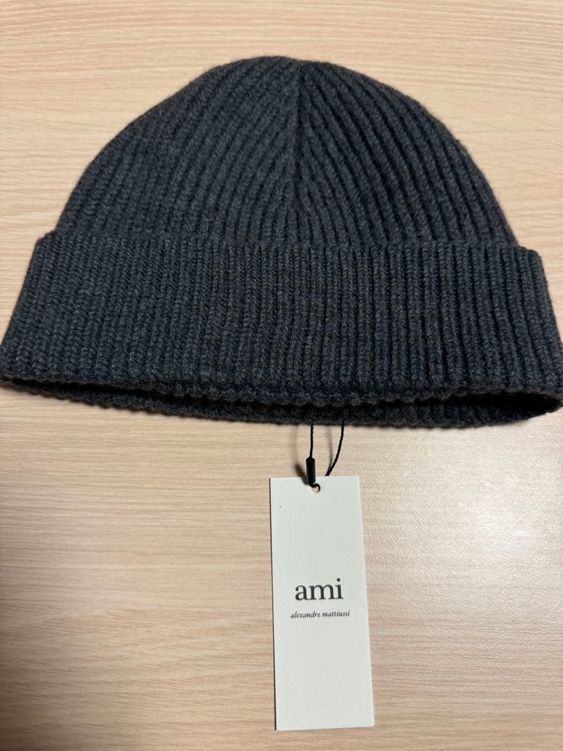 【完全新品】AMI PARIS｜ハートロゴ入り ウール ビーニー　色 : グレー