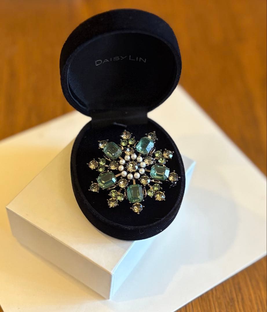 Daisylin フォクシー foxey ブローチ