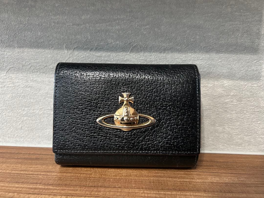 【ヴィヴィアン・ウエストウッド】黒 三つ折り財布