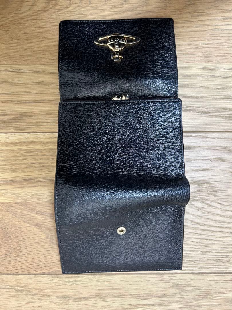 【ヴィヴィアン・ウエストウッド】黒 三つ折り財布