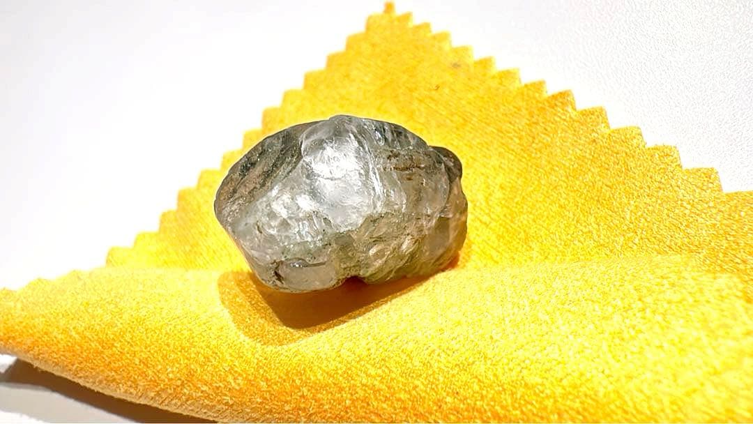 フェナカイト原石　ロシア・マリシェボ産　ほぼ結晶原石