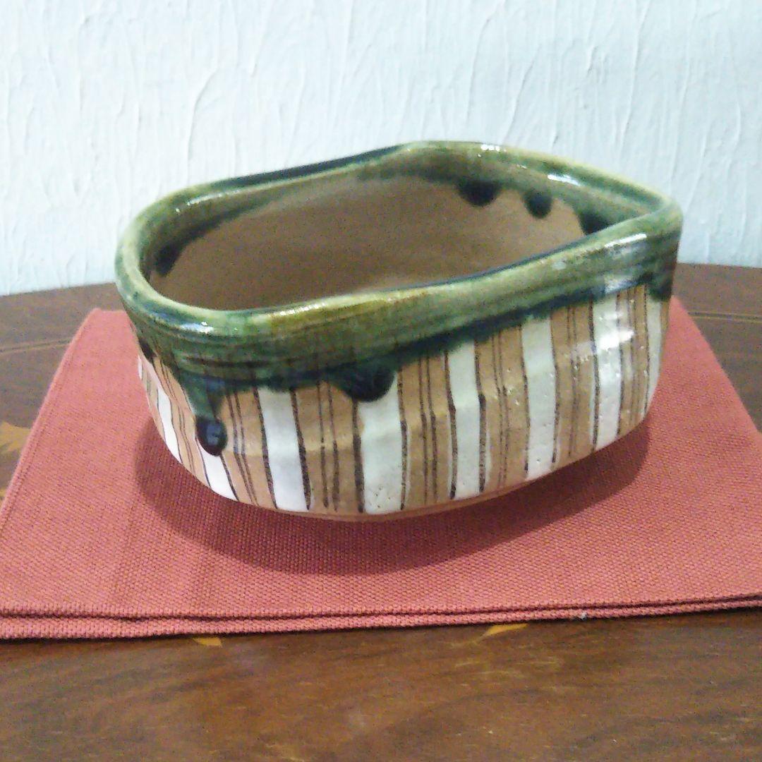 織部焼きのくつ茶碗