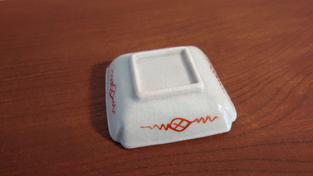 古九谷　古伊万里　赤絵　陽刻文　華の図　飯田屋　宮本屋窯　越中丸山焼　１客