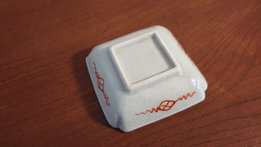 古九谷　古伊万里　赤絵　陽刻文　華の図　飯田屋　宮本屋窯　越中丸山焼　１客