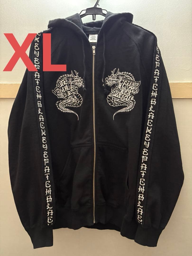 ブラックアイパッチ 取扱注意 OGロゴ龍刺繍 ジップUPパーカー/黒XLドラゴン