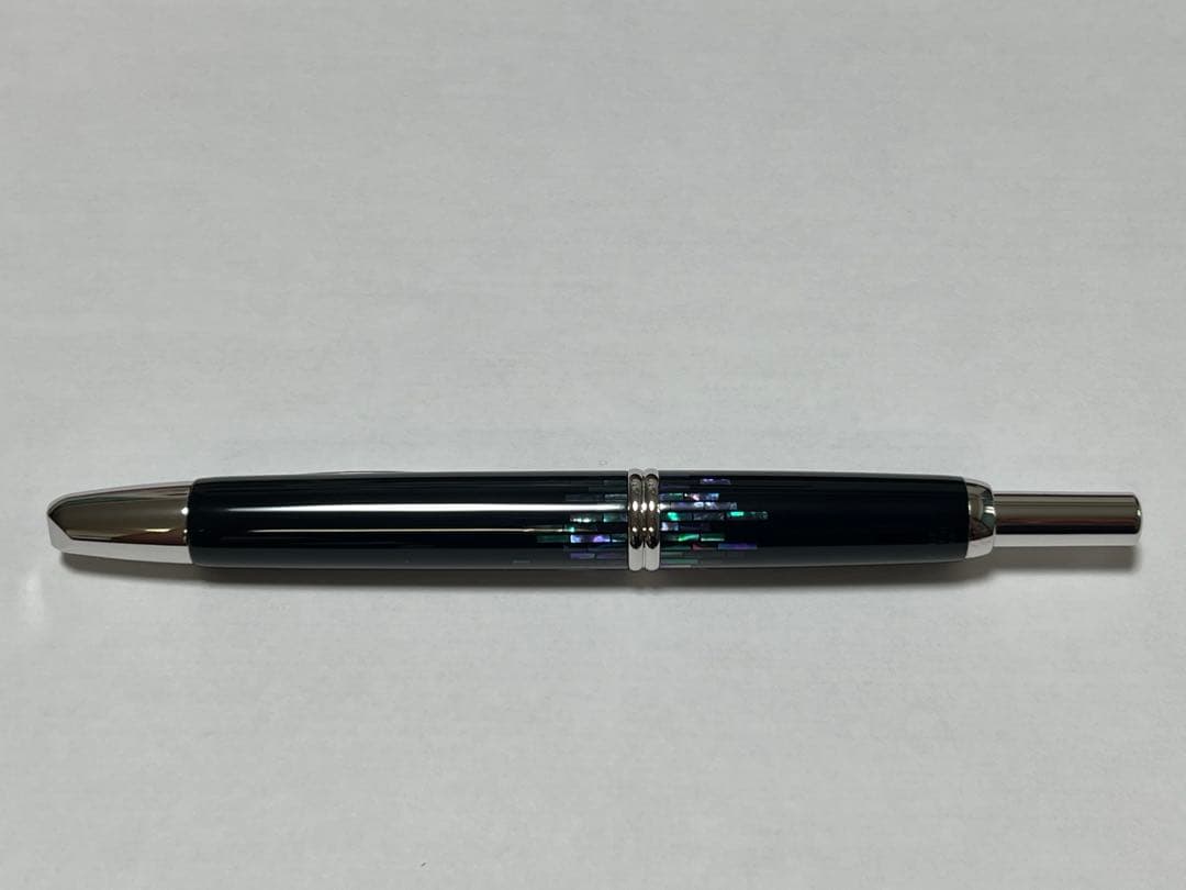 u*a様 新品　パイロット　キャップレス　螺鈿　ストライプ　細字　Ｆ　万年筆　漆