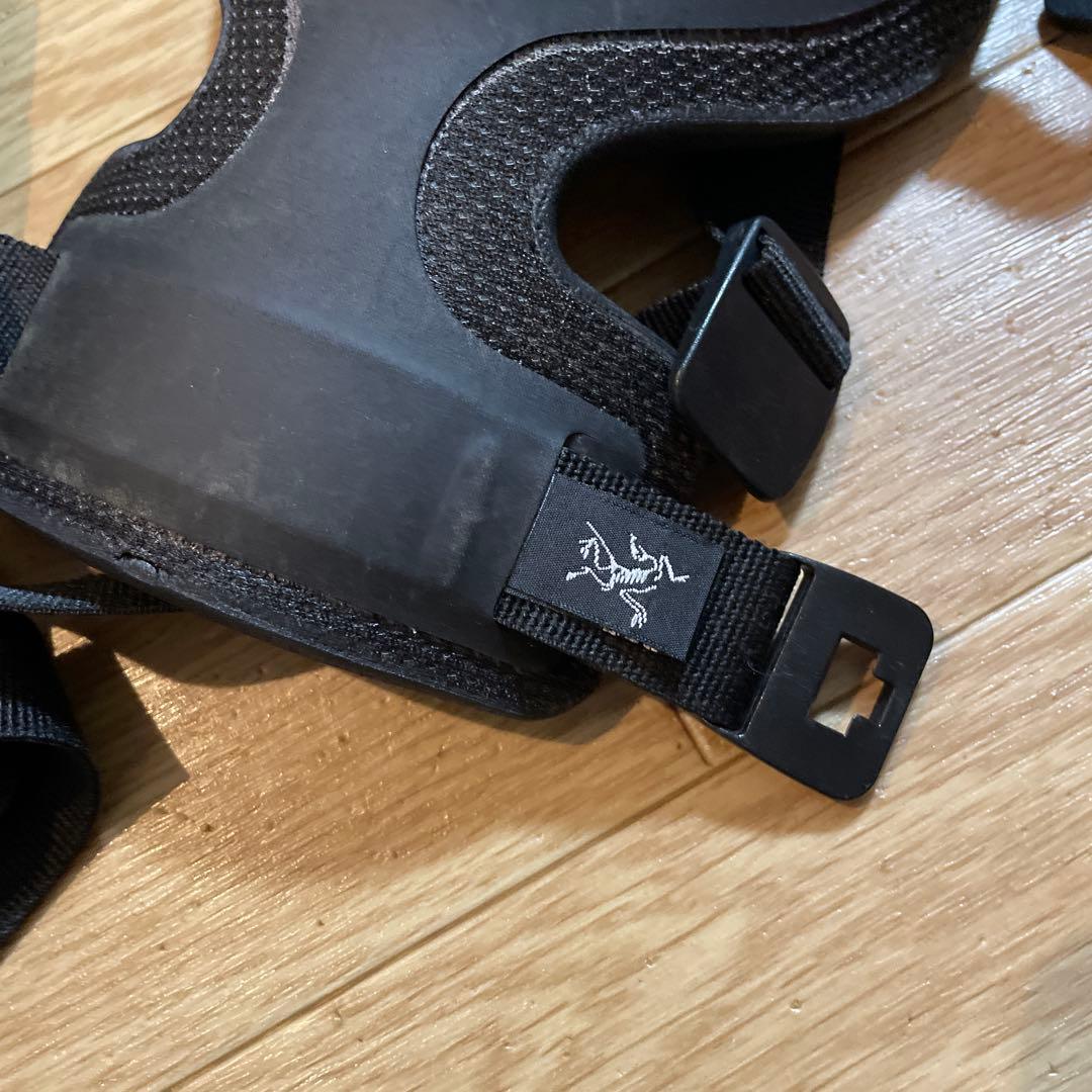 実物アークテリクスニーパッド