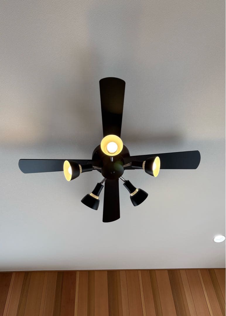 KOIZUMI シーリングファンライト 5灯 黒【匿名配送】